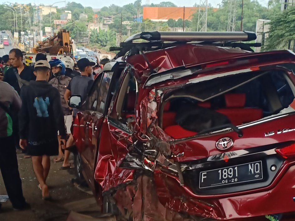 Fakta Terbaru Kecelakaan Maut Truk Pertamina Di Cibubur - Context.id